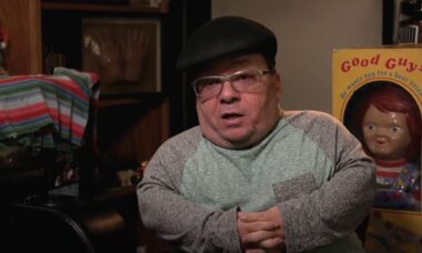 Ed Gale, ator que viveu o boneco Chucky em “Child’s Play”, morre aos 61 anos