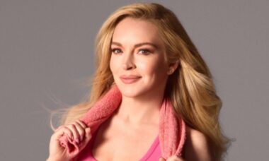 Lindsay Lohan aparece radiante em foto sem maquiagem após comentar sobre sua marca de beleza