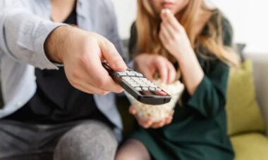 Nostalgia pode ter impacto positivo em pessoas que assistem série repetidas vezes, segundo estudo