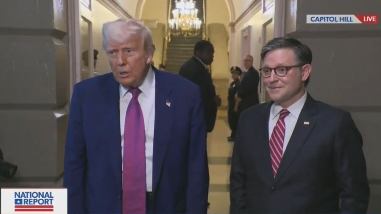 Donald Trump devient viral après avoir donné une réponse acerbe à un journaliste lors d'une conférence de presse