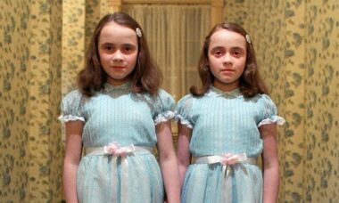 Saiba como estão as gêmeas de “The Shining” após 45 anos da estreia do clássico do terror
