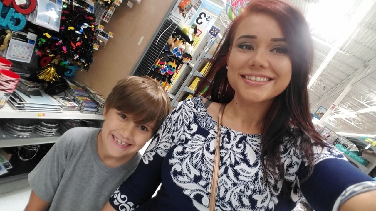 Whitney Purvis de l'émission de télé-réalité '16 and Pregnant' empêchée d'entrer aux funérailles de son propre fils après être arrivée en retard