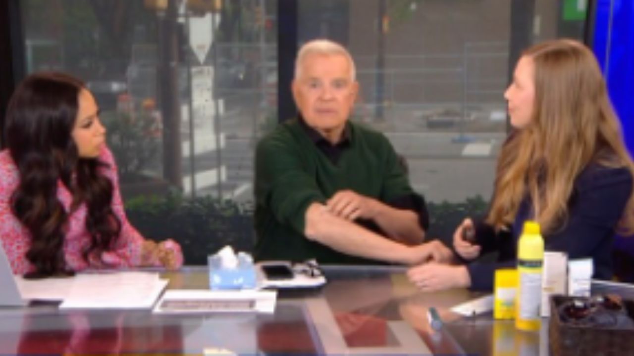 Apresentador descobre que tem câncer de pele ao vivo e reação choca internet