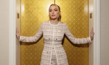 Lindsay Lohan exibe suas longas pernas em ensaio e fãs apontam uso excessivo de Photoshop