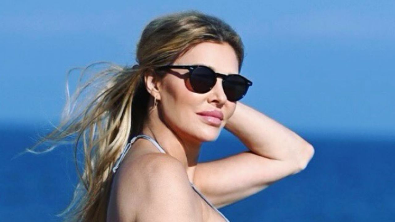 L'ancienne star de télé-réalité Brandi Glanville brûle son visage en essayant de se débarrasser d'un parasite facial