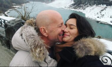 Esposa de Bruce Willis diz que o marido vive em uma separada adaptada para o seu diagnóstico de demência