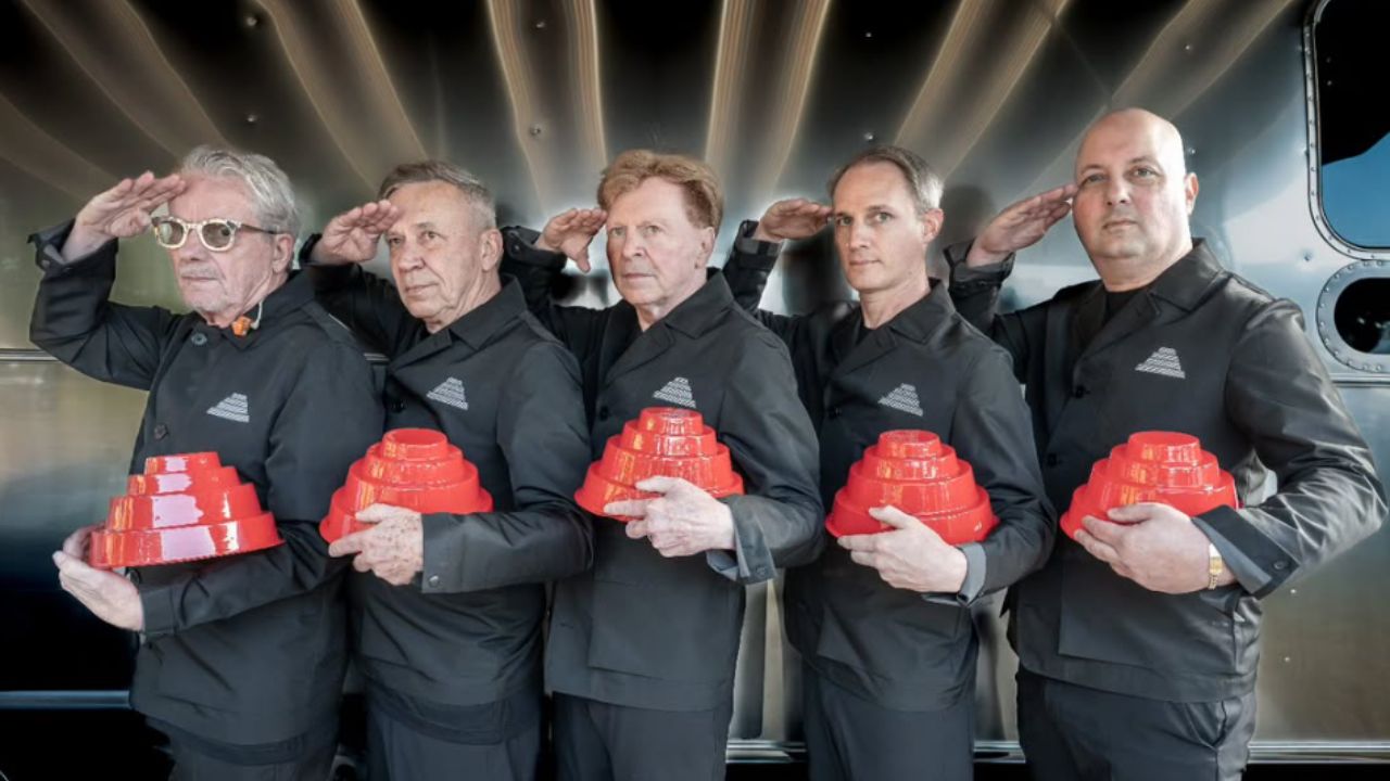 Netflix sort un documentaire sur les 52 ans de carrière du groupe Devo