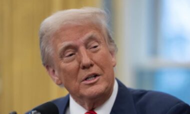 Donald Trump faz novas ameaças aos apresentadores Jimmy Fallon e Jimmy Kimmel