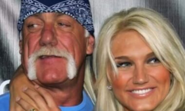 Brooke Hogan, filha de Hulk Hogan, se oferece para pagar autópsia do pai