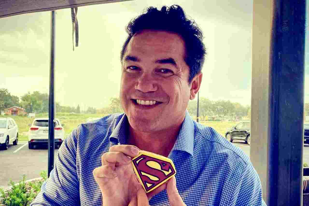 Acteur ayant incarné Superman dans les années 1990 annonce son entrée dans une agence d’immigration américaine