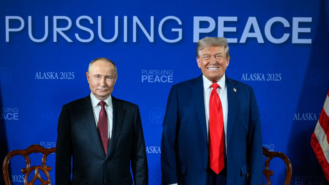 Putin teria gritado palavras duras contra jornalista após coletiva com Trump no Alasca