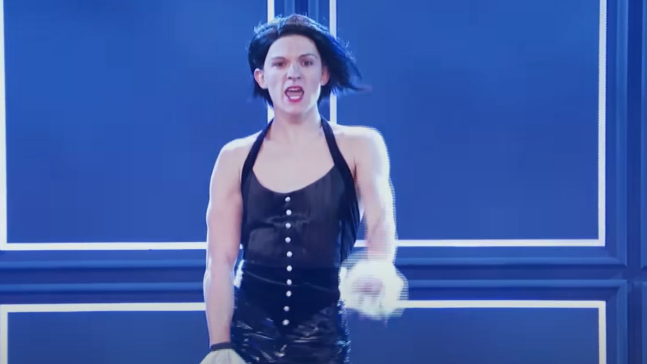 Tom Holland révèle que les bas résille qu'il portait dans Lip Sync Battle 2017 étaient ceux de sa grand-mère