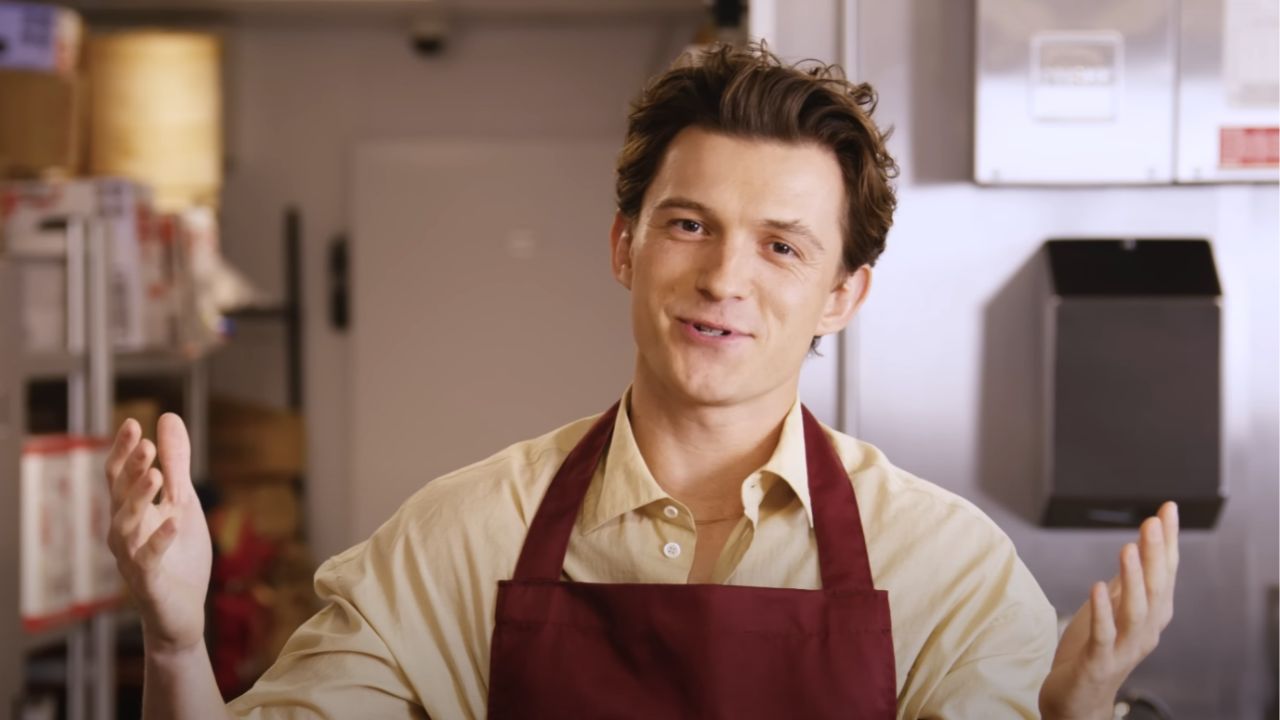 Tom Holland révèle que les bas résille qu'il portait dans Lip Sync Battle 2017 étaient ceux de sa grand-mère
