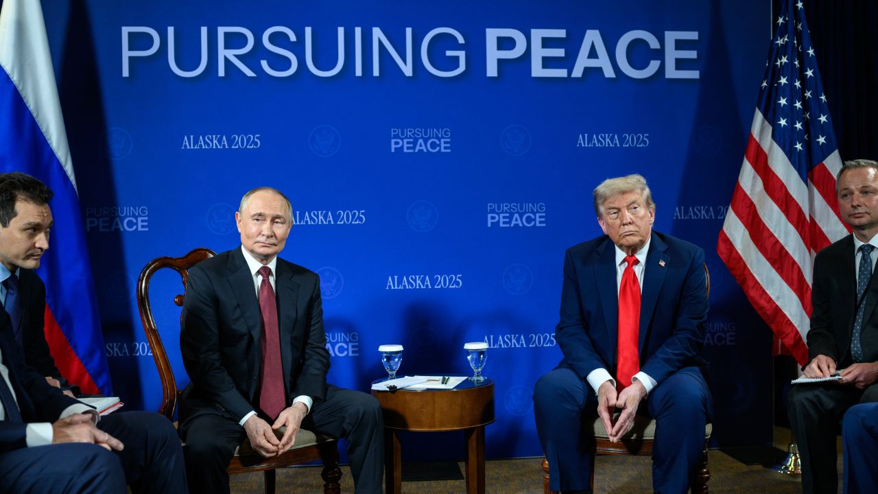 Putin teria gritado palavras duras contra jornalista após coletiva com Trump no Alasca