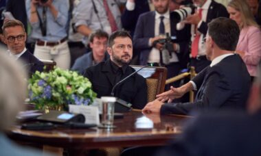 Zelenskyy retruca comentário ousado de repórter meses após sua visita aos EUA em fevereiro