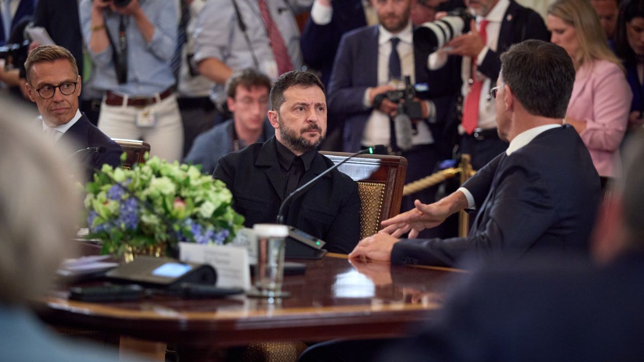 Zelenskyy réplique à un commentaire audacieux d’un journaliste, des mois après sa visite aux États-Unis en février