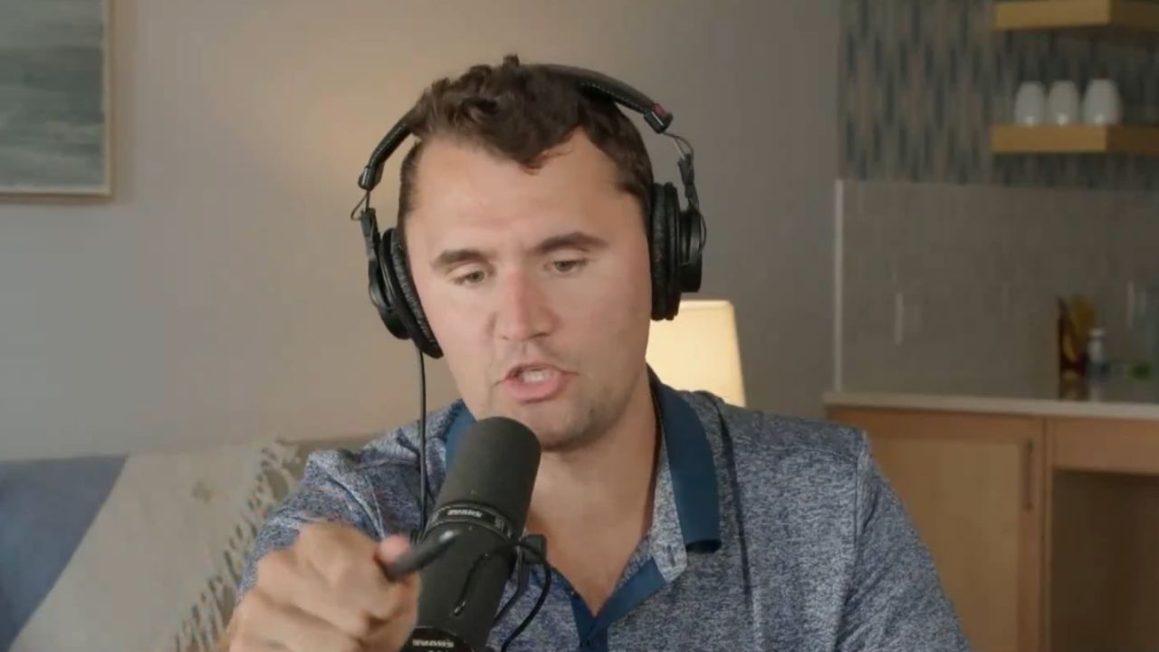 Après l’assassinat de Charlie Kirk, MSNBC licencie un commentateur politique pour ses remarques sur la mort de Kirk