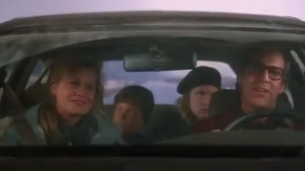 Elenco de “Christmas Vacation” precisou usar cartões com as falas de Chevy Chase para que ele pudesse atuar