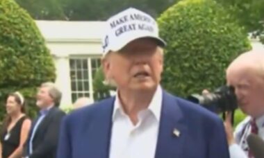 Donald Trump perde a paciência ao vivo com uma repórter da CNN e vídeo viraliza