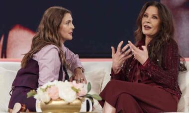 Drew Barrymore e Catherine Zeta-Jones, reprodução CBS