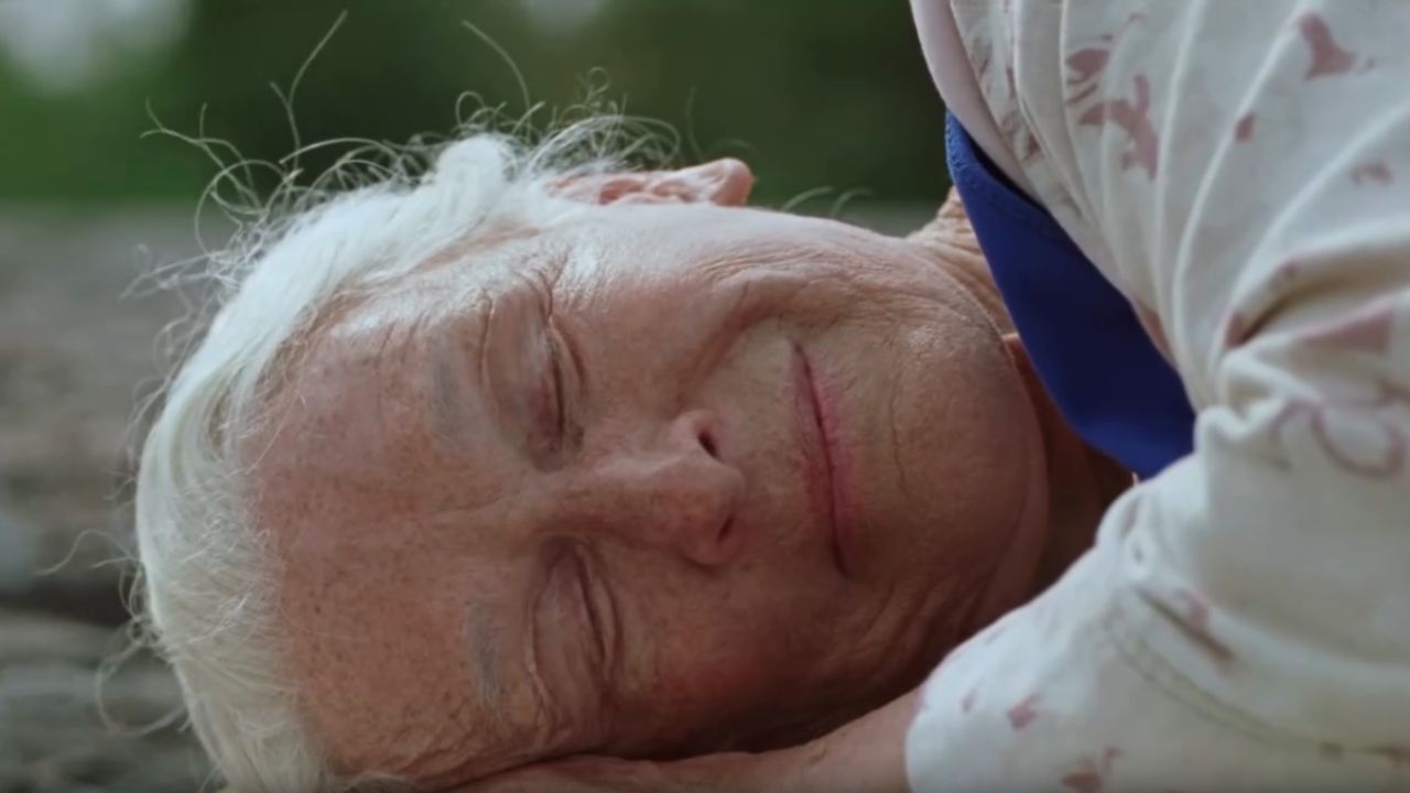 Glenn Close revela que a cena ousada em “The Summer Book” foi ideia dela