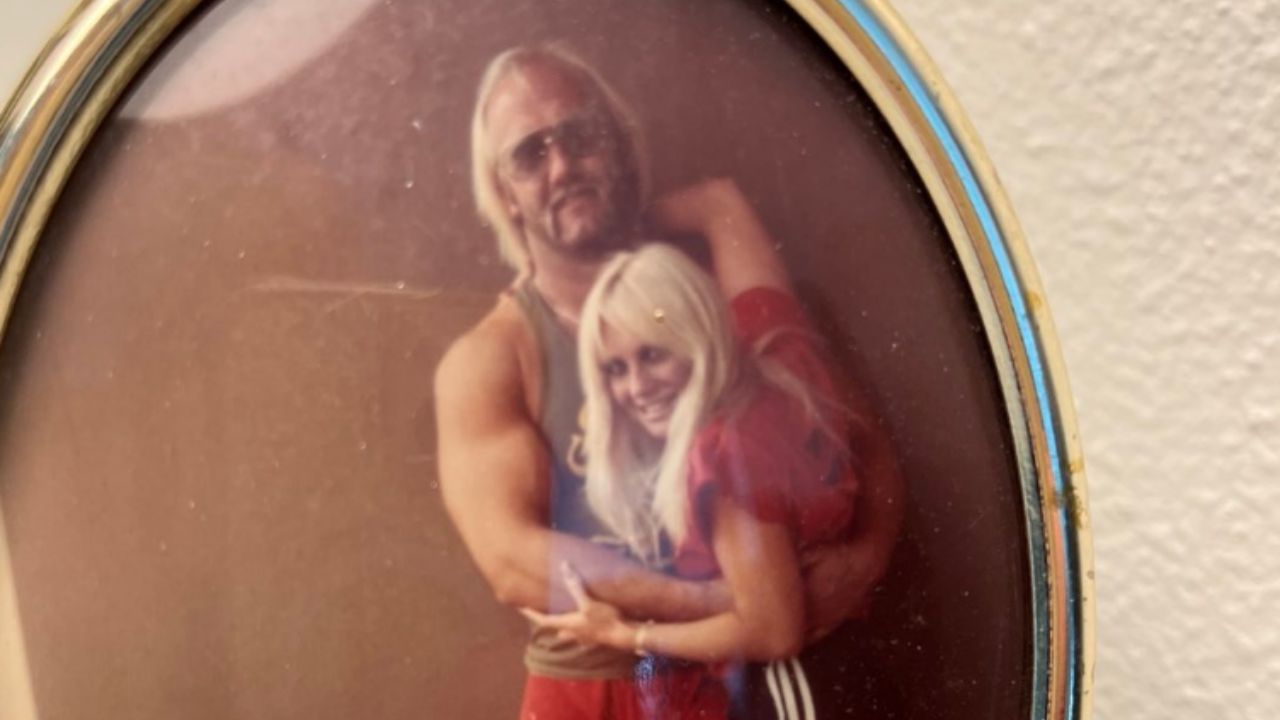 Linda Hogan, ex-femme de Hulk Hogan, critique les Emmy pour avoir exclu la star de la WWE du segment 'In Memoriam'