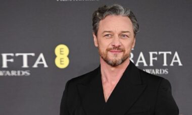 James McAvoy leva soco surpresa de homem desconhecido em bar em Toronto