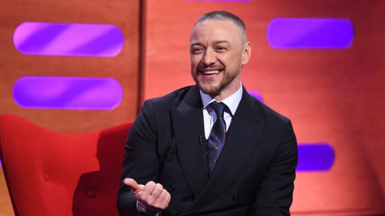 James McAvoy leva soco surpresa de homem desconhecido em bar em Toronto