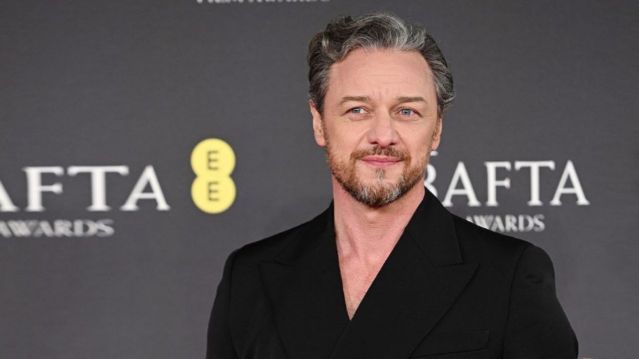 James McAvoy leva soco surpresa de homem desconhecido em bar em Toronto