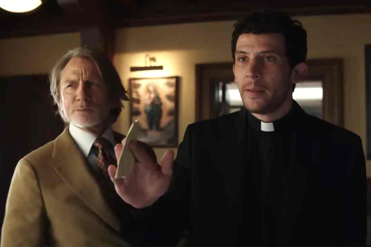 Daniel Craig and Josh O'Connor, Knives Out - reproduction Netflix