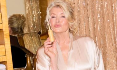 Martha Stewart revela que muitos fãs mandam mensagens românticas após publicar fotos provocantes