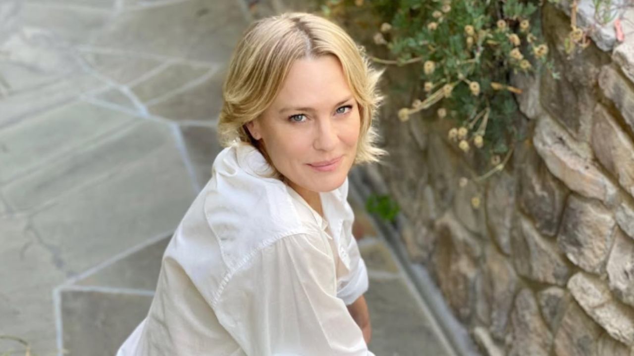 Robin Wright fait une déclaration émouvante après avoir déménagé au Royaume-Uni : “J’adore être dans ce pays”