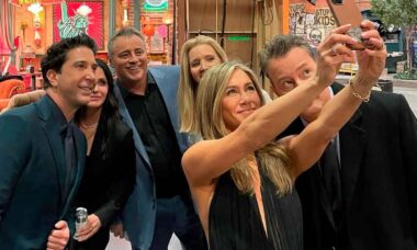 Jennifer Aniston revela o que pensa sobre especulado reboot de "Friends". Instagram @jenniferaniston