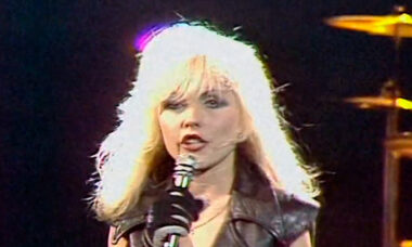 Debbie Harry, vocalista do Blondie, revela qual atriz ela gostaria que a interpretasse em um filme biográfico
