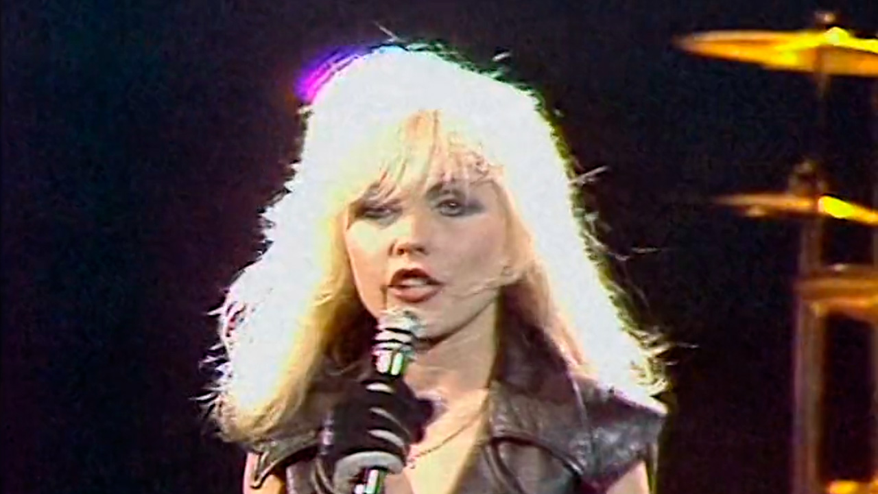 Debbie Harry, zpěvačka skupiny Blondie, odhaluje, kterou herečku by chtěla, aby ji ztvárnila ve filmovém životopise