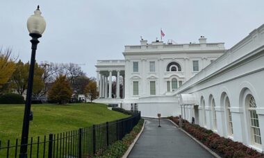 Casa Branca demole sala de cinema de mais de 80 anos durante obras de Donald Trump