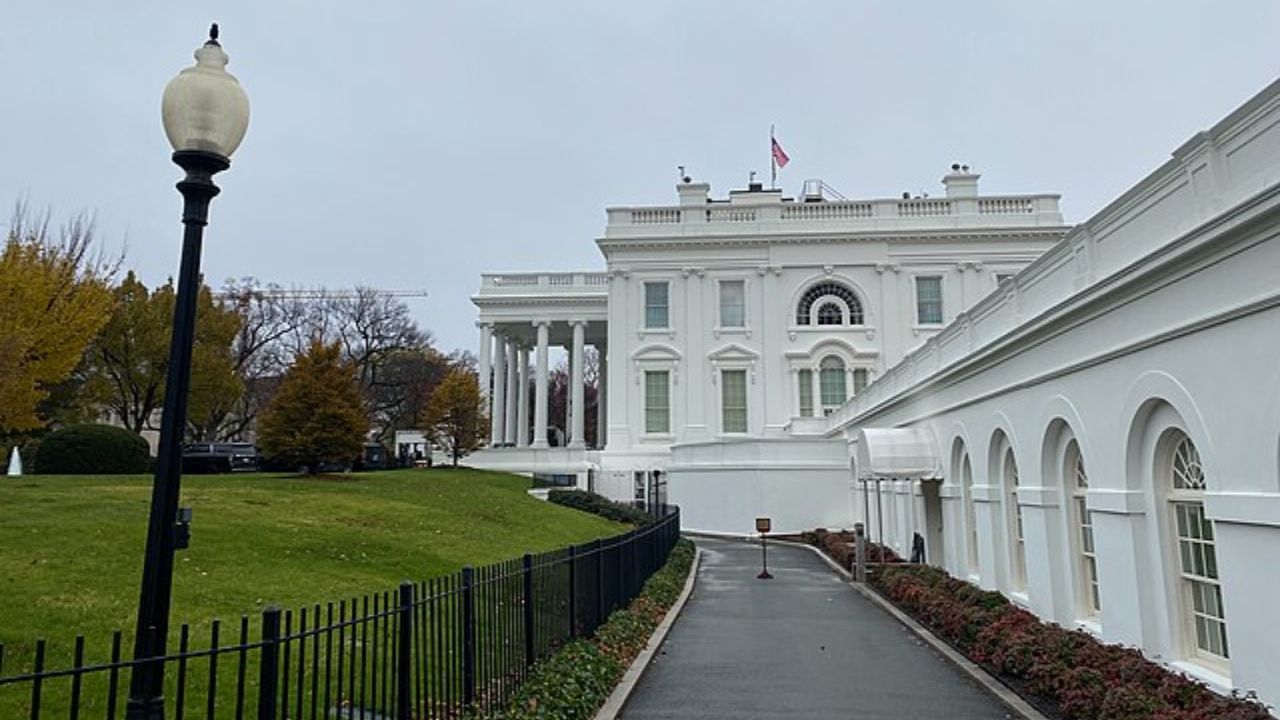 Casa Branca demole sala de cinema de mais de 80 anos durante obras de Donald Trump