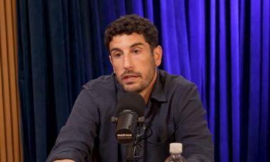 Jason Biggs, estrela de “American Pie”, comenta sobre truque que inventou para esconder o alcoolismo