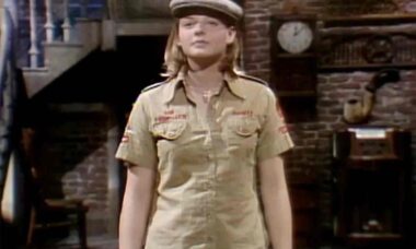 Jodie Foster apresentando SNL - reprodução NBC