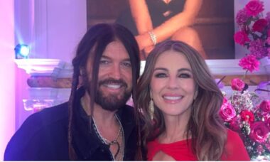 Elizabeth Hurley viraliza após compartilhar novas fotos de seu romance com Billy Ray Cyrus
