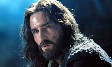Jim Caviezel em The Passion of the Christ - reprodução Newmarket Films