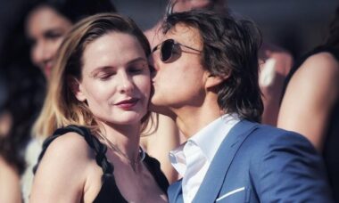 Rebecca Ferguson chama Tom Cruise de “homem-criança” ao falar dos bastidores de “Mission: Impossible”