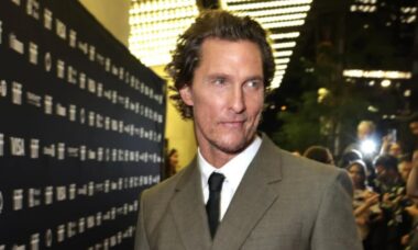 Matthew McConaughey e Michael Caine vendem suas vozes para empresa áudio com IA
