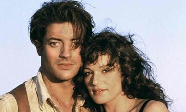 Brendan Fraser e Rachel Weisz em The Mummy - reprodução