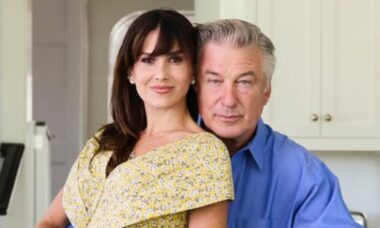 Hilaria Baldwin comenta sobre diferença de idade com Alec Baldwin