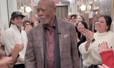 Morgan Freeman no The Jennifer Hudson Show - reprodução Instagram