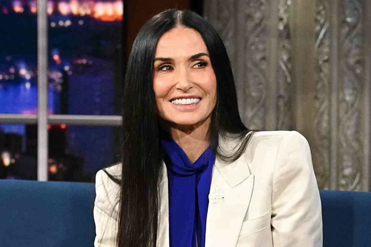 Demi Moore no The Late Show with Stephen Colbert - reprodução