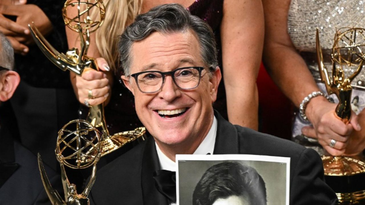Stephen Colbert commente la théorie selon laquelle “The Late Show” aurait été annulé pour plaire à Donald Trump