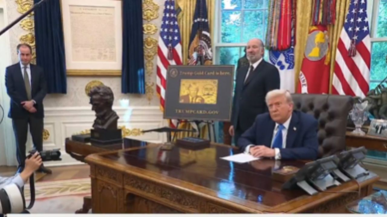 Staré video Donalda Trumpa kácejícího reportéra znovu vyplouvá na povrch poté, co prezident nazval novinářku „prasátko“