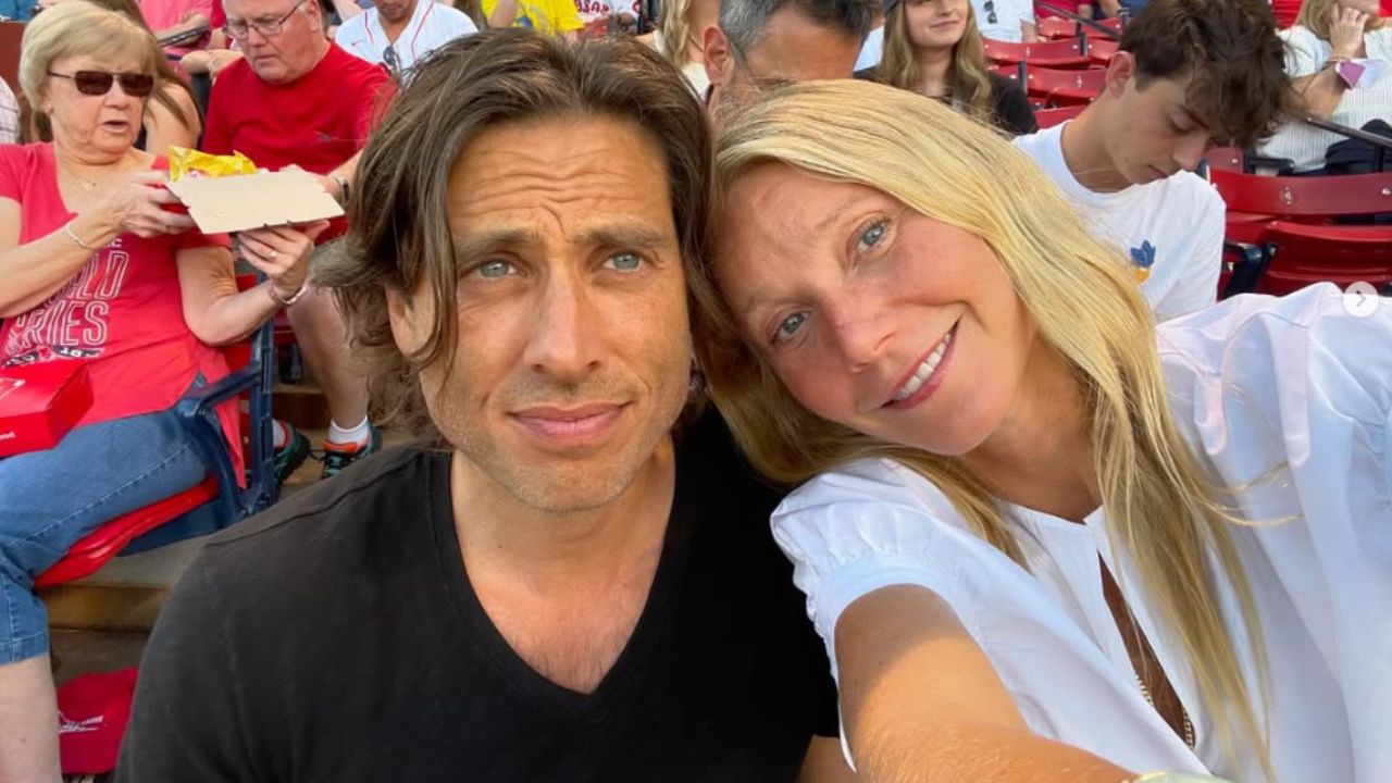 Gwyneth Paltrow chama marido de “Grinch” após admitir se sentir sozinha nas festas de final de ano